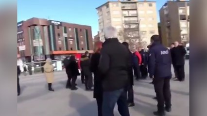 6 Şubat anmasında bayrak krizi