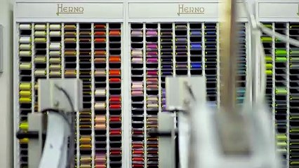 Da un’idea a un capo finito: quanto conta (ancora) il lavoro a mano