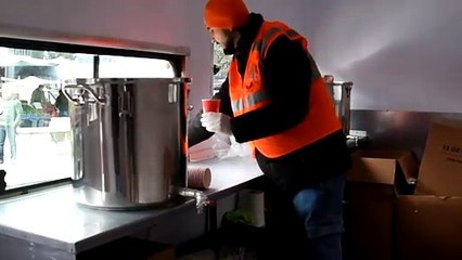 Atakum Belediyesi Mobil Aşevi deprem şehitleri anısına faaliyet gösterdi