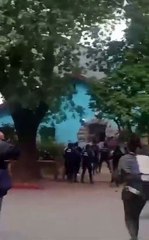 los agentes embistieron a las personas que estaban en las inmediaciones del Bolsón