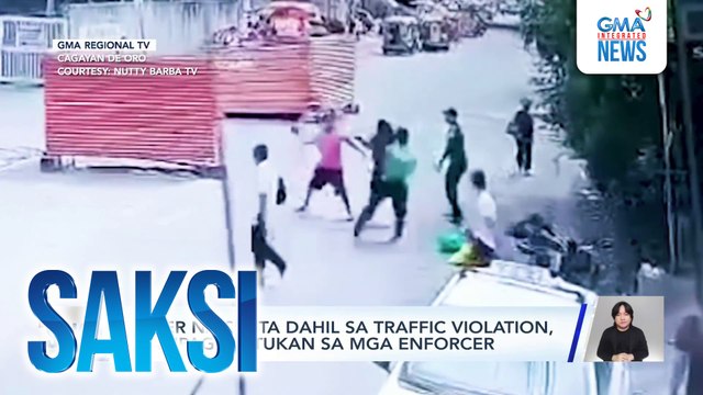 Rider na sinita dahil sa traffic violation, nakipagsuntukan sa mga enforcer | Saksi