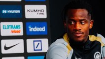 Batshuayi bittet Reporter um Hilfe: 