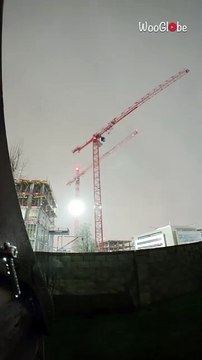 Intense winds force cranes into motion as Storm Éowyn hits Ireland *Timelapse*