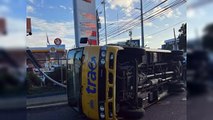 Se accidenta autobús del TRAE; no hay heridos