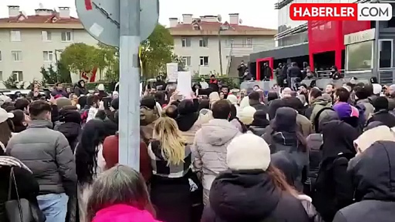 KFC ve Pizza Hut işçileri eylemde