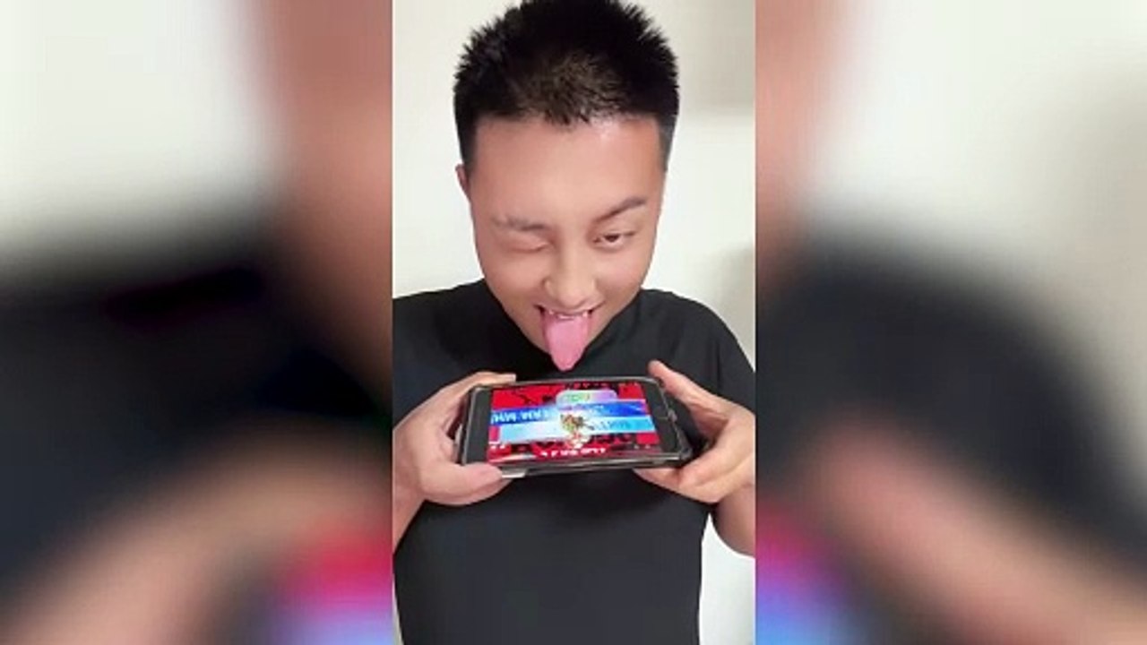 Man plays mobile rhythm game using only his tongue