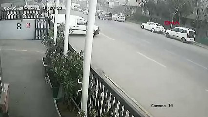 Avcılar'da yürekleri ağza getiren kaza