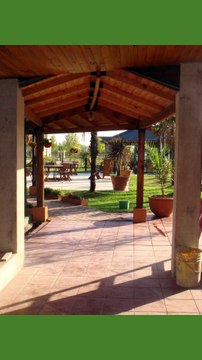 3 de 4 Vídeos donde ya finalizamos con los trabajos de albañilería y comenzamos a montar los primeros vidrio del CERRAMIENTO de VIDRIO TEMPLADO de color gris.