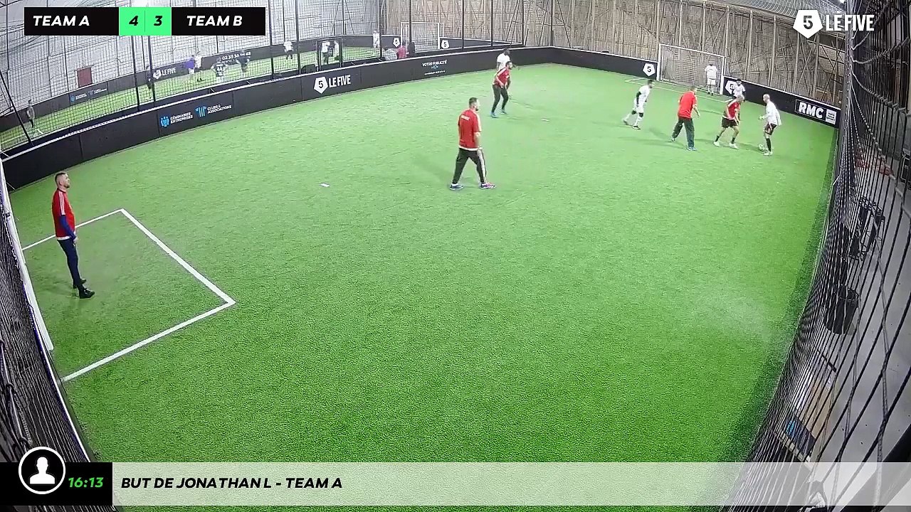 But de Jonathan L - Team A