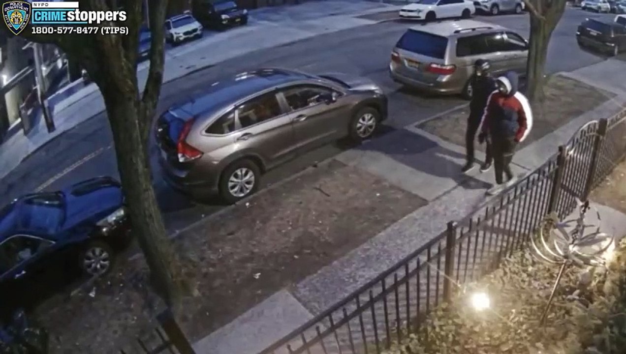 2 wanted for stabbing woman, 68, in Queens home invasion