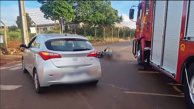 Motociclista de 21 anos fica ferido em colisão com HB20 na Marginal da BR-277