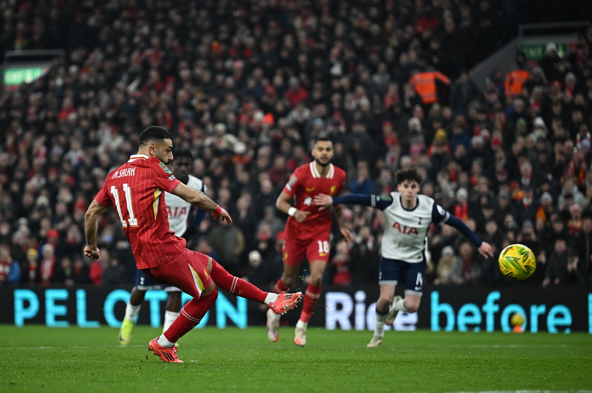 Liverpool thrash Spurs to reach League Cup final