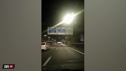 Una pancarta colgada en la M-30 de Madrid que calienta más el derbi