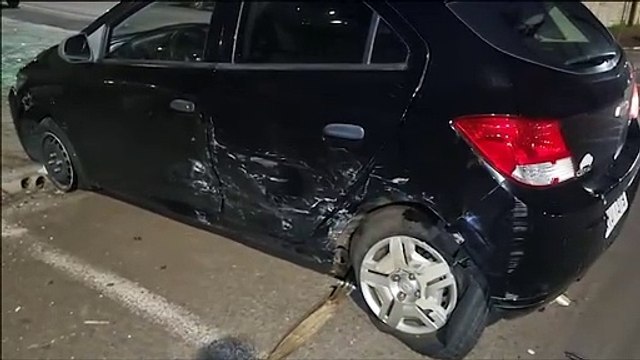 Civic e Onix sofrem avarias em acidente na Rua Pio XII