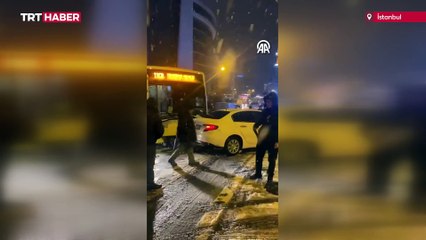 İstanbul'da kar trafik kazalarına neden oldu