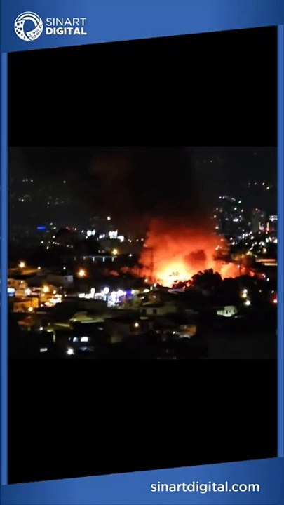 Voraz incendio consume mueblería y afecta 4 viviendas