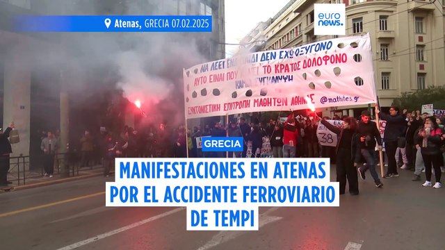 Miles de estudiantes bloquean el tráfico en Atenas por los retrasos en la investigación del accidente ferroviario de Tempi