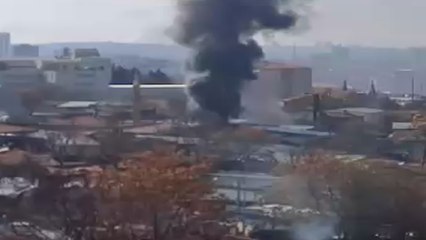 Ankara'nın Altındağ ilçesinde, spotçular çarşısında yer alan bir iş yerinde yangın çıktı