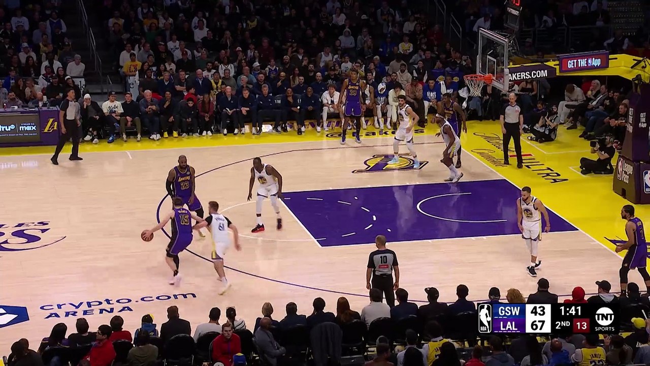 'Vintage' LeBron hits a massive slam