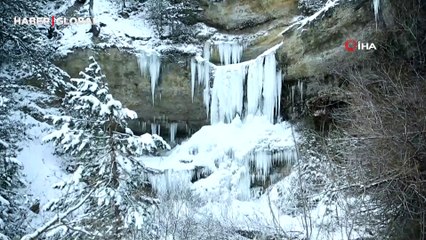 Donan şelale kartpostallık görüntüler oluşturdu
