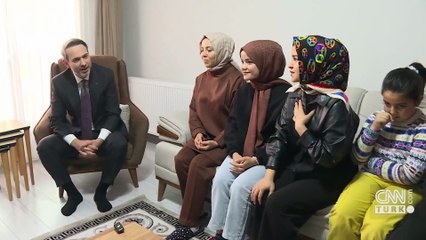 Bakan Bayraktar, memleketi Hatay'da depremzede aileleri ziyaret etti: Acıyı nasıl paylaştıysak umudu da paylaşacağız