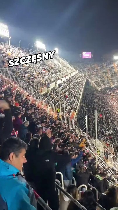 “Szczesny fumador”, el último cántico viral de la afición del Barça
