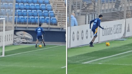 Militao se deja ver por el césped: 'bicicleta', sonrisa de felicidad... y disparo con la derecha
