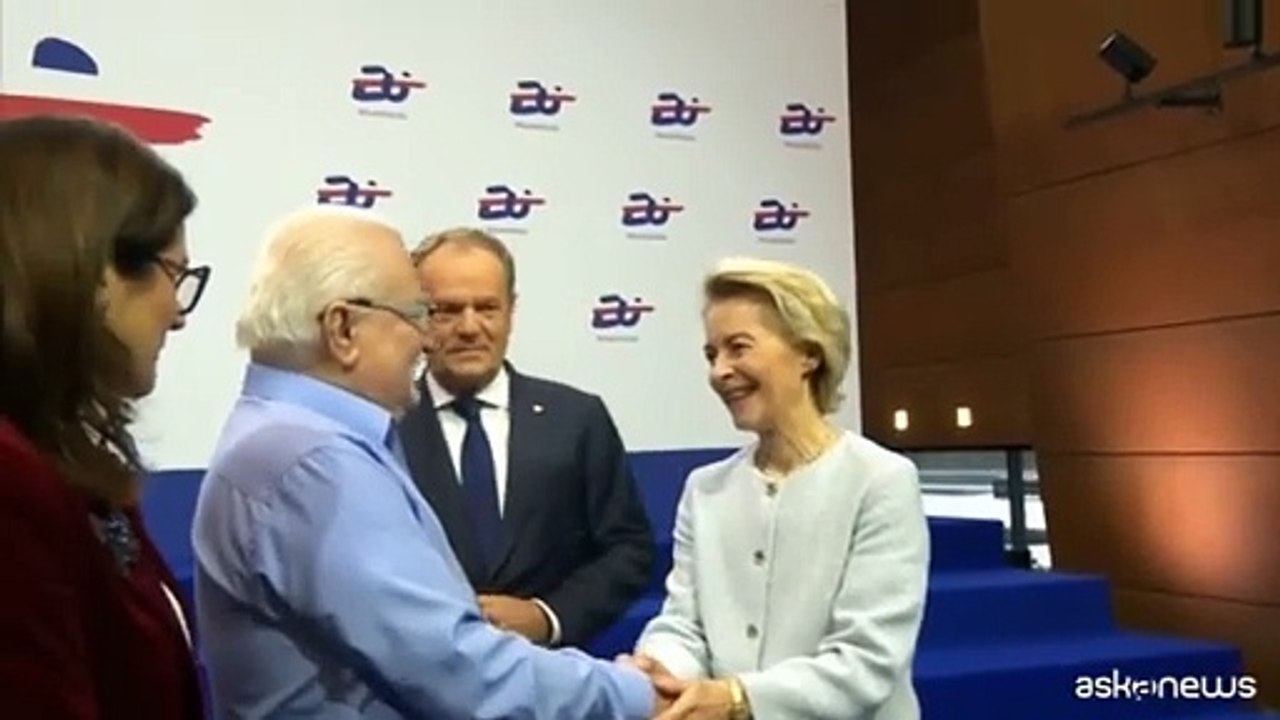 Ursula von der Leyen accolta a Danzica da Donald Tusk