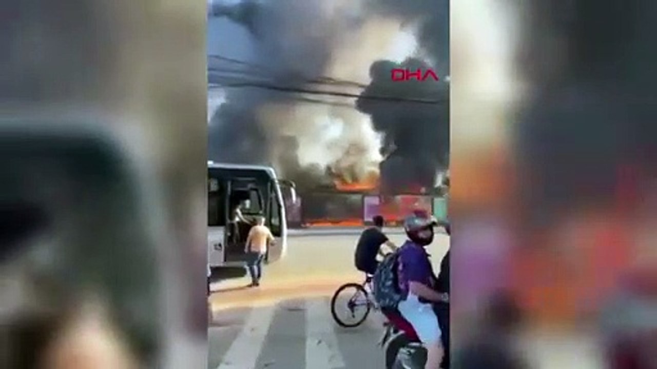 Brezilya'da uçak kalabalık caddeye düştü: 2 ölü