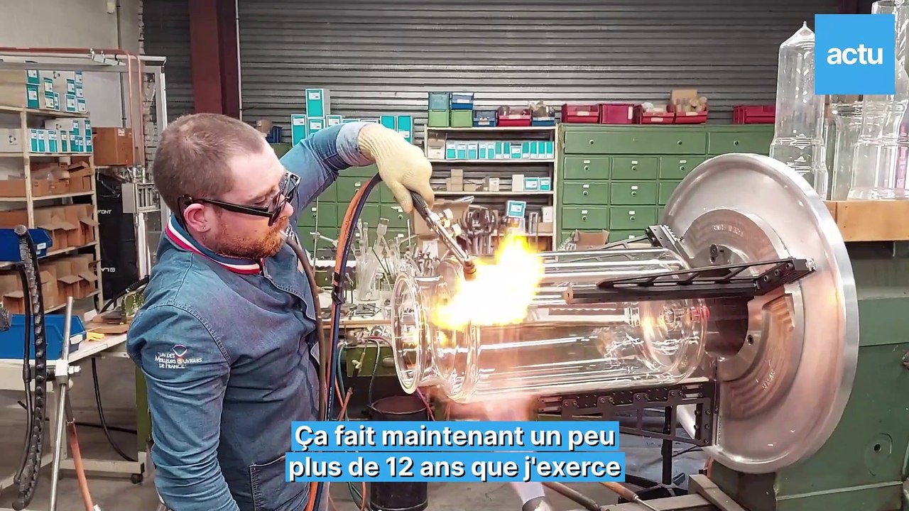 Meilleur ouvrier de France, Charles Lanel nous fait découvrir son métier de souffleur de verre