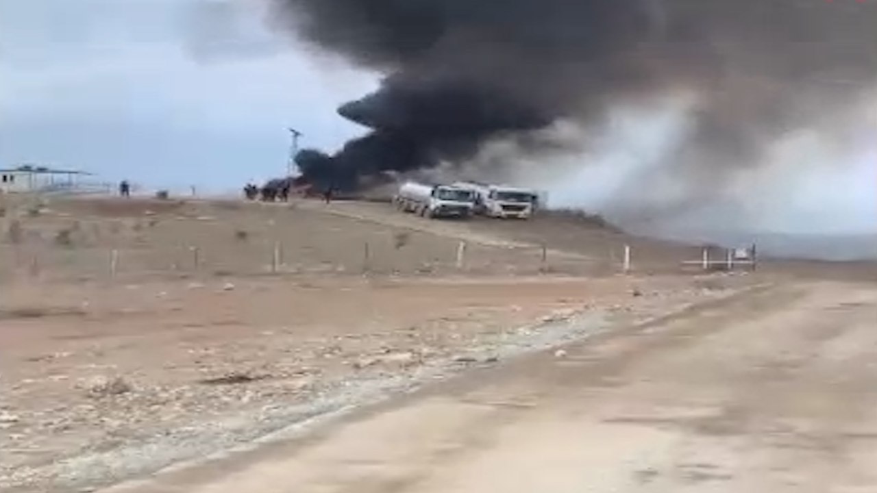 Batman'da atık petrol havuzunda çıkan yangın söndürüldü