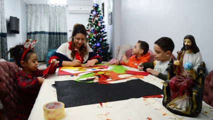 صنع مجسمات الكريسماس بالكرتون