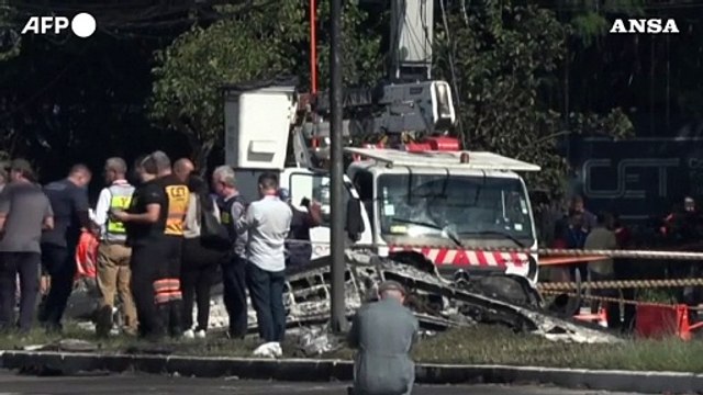 Piccolo aereo si schianta a San Paolo, almeno 2 morti e un ferito
