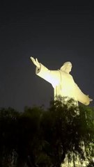 Gatito en la cruz 🐱