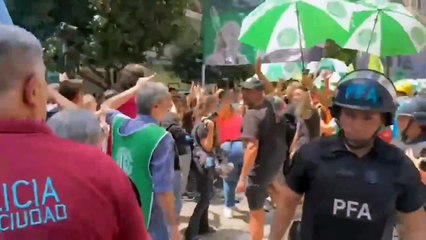 Los trabajadores de la Secretaría de Habitat se movilizaron ante la confirmación del cierre del organismo