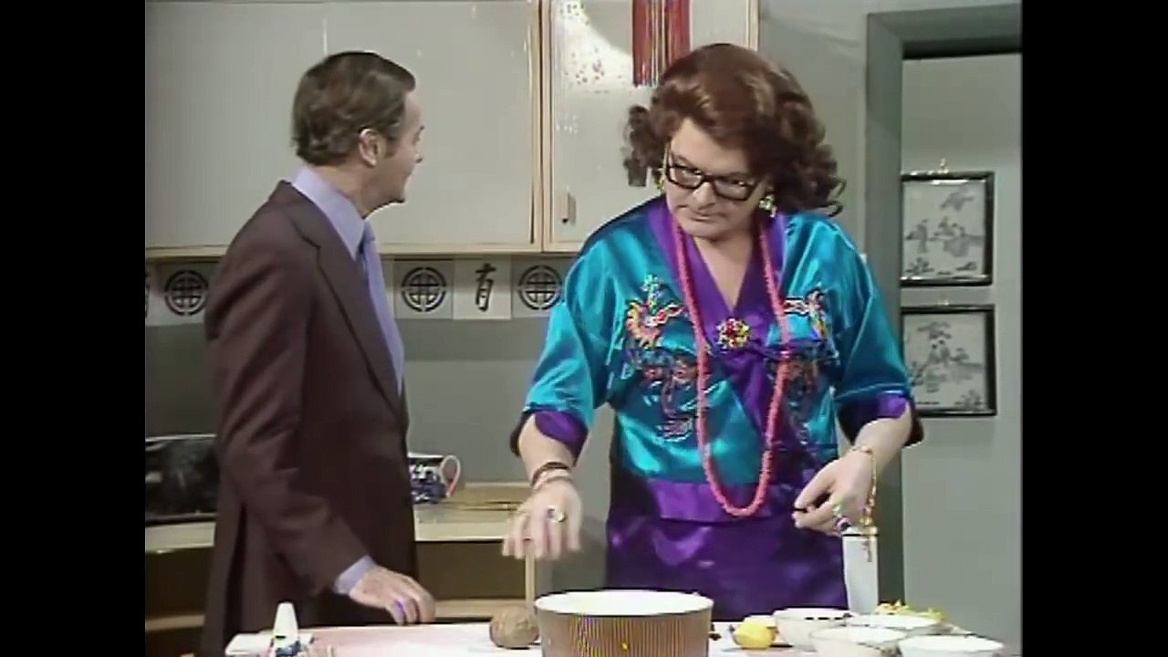 Benny Hill - How To Cook Chinese (1976)