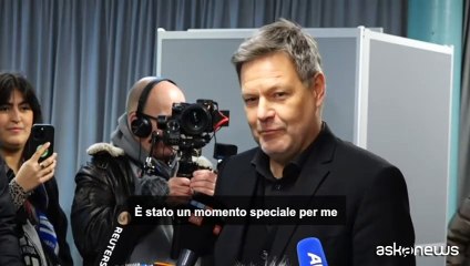 Germania, candidato dei Verdi vota prima: "Bello vedere il mio nome"