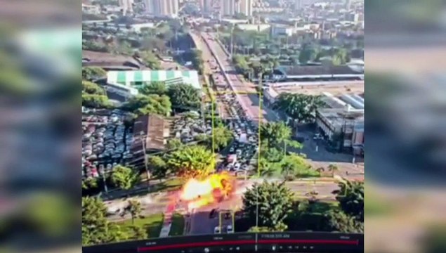 Brasile, aereo si schianta a San Paolo sulla strada trafficata