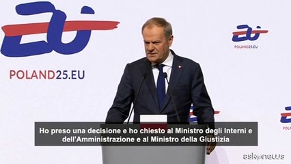 Il premier polacco Tusk: i migranti che violano la legge "saranno espulsi"