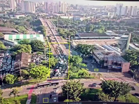 Câmera flagra momento exato da queda de avião em São Paulo; cenas impressionantes revelam o impacto