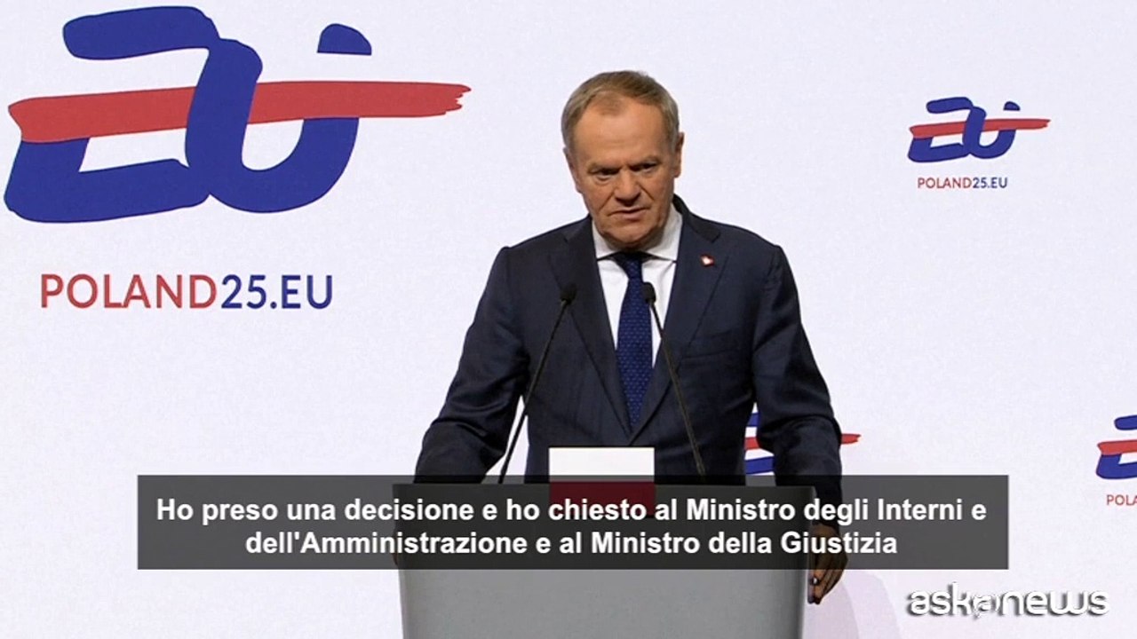 Il premier polacco Tusk: i migranti che violano la legge "saranno espulsi"