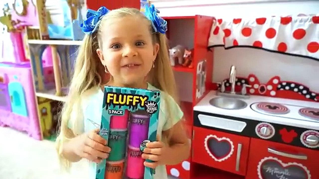 Roma and Diana are playing with slimes _ Fun games with dad