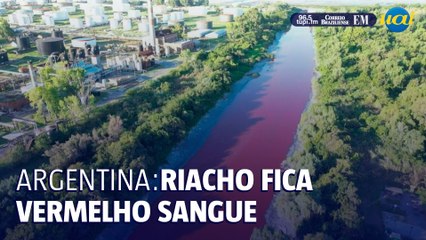 Argentina: Riacho fica vermelho sangue