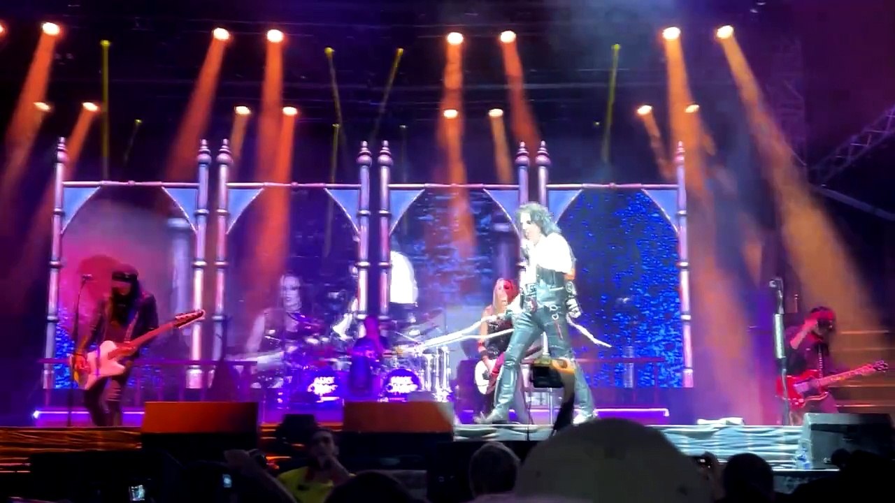 Alice Cooper - Eighteen