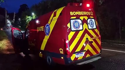 Rapaz cai de moto no Centro de Cascavel e fica ferido