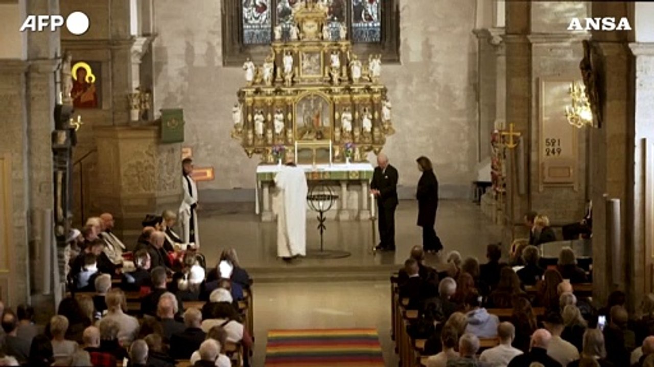 Svezia,  Re Carlo Gustavo alla messa in ricordo delle vittime della strage di Orebro