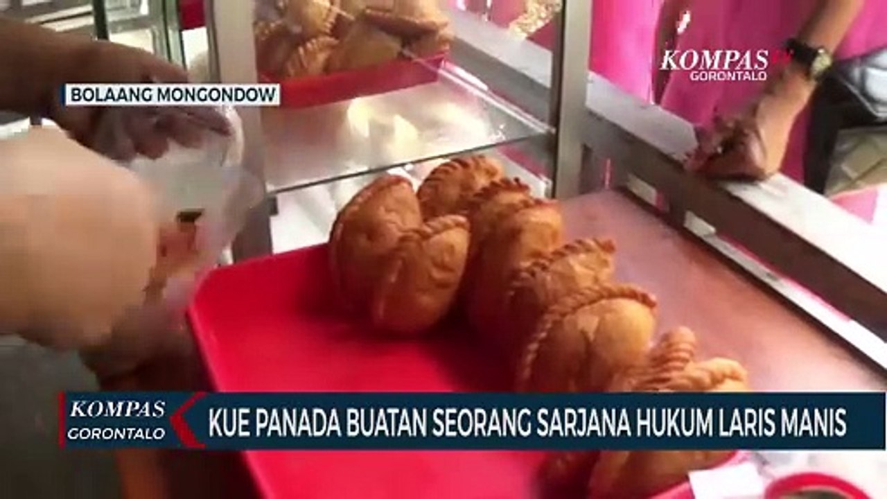 Kue Panada Buatan Seorang Sarjana Hukum Laris Manis