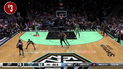 Devin Vassell out of nowhere!