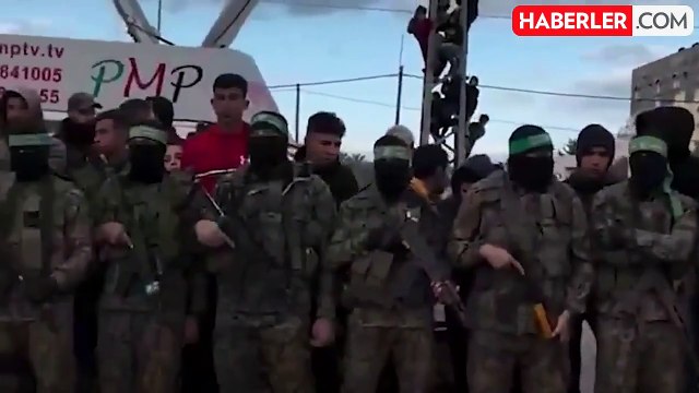 Trump'ın Gazze'ye çökme planına esir takasında asılan pankartla yanıt verdiler