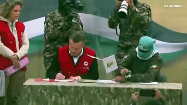 شاهد لحظة تسليم حماس 3 رهائن إسرائيليين للصليب الأحمر ضمن الدفعة الخامسة لصفقة التبادل